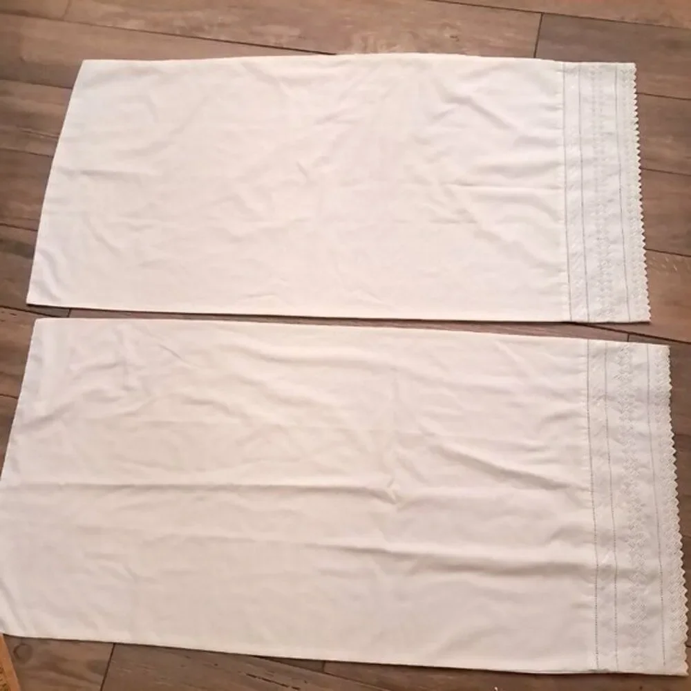 Vintage Cannon King Set 2 pillowcases Tres Grand Lace trim ivory off white cream